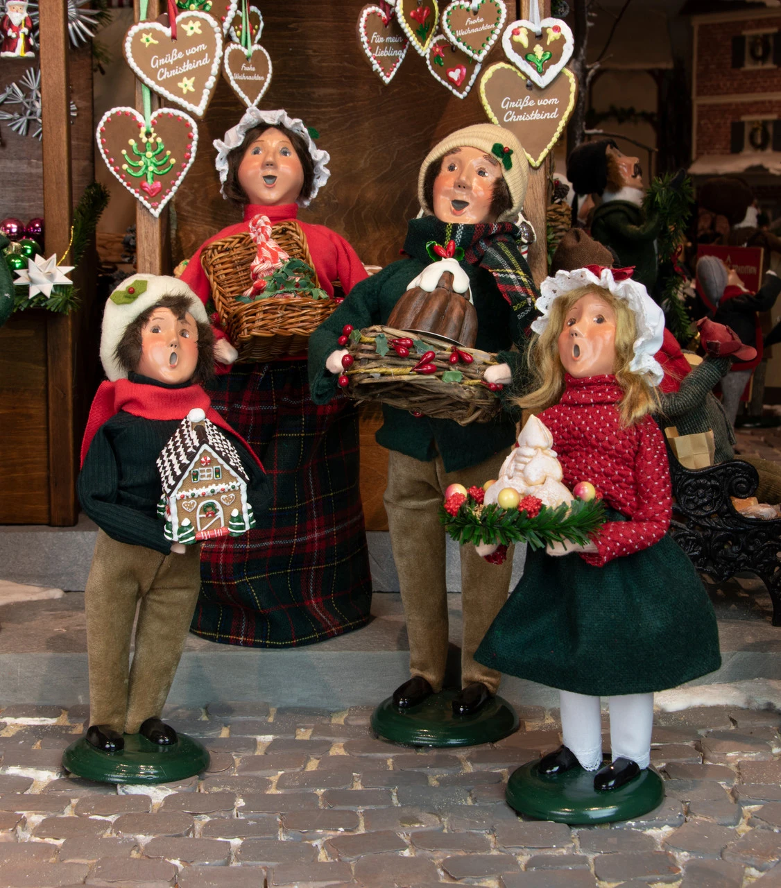 Byers' Choice - Christmas Sweets Man Caroler 7 Byers' Choice - Christmas Sweets Man Caroler - Image 5