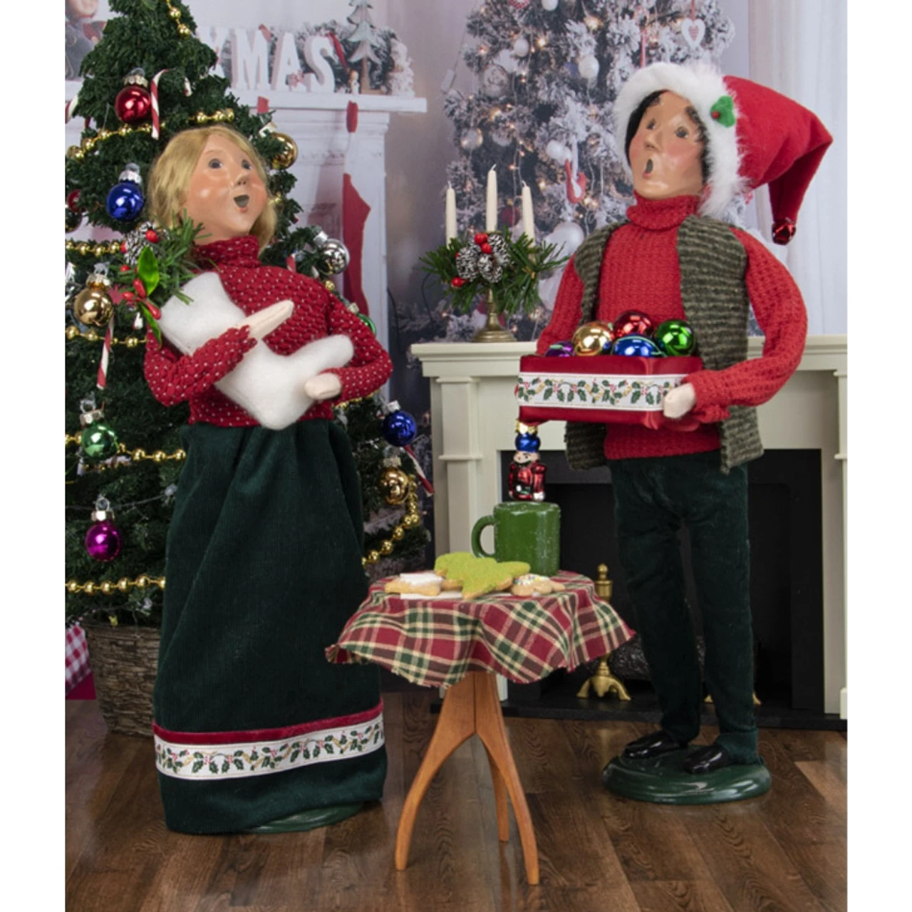 Byers' Choice Decorating Woman Caroler 7 Byers' Choice Decorating Woman Caroler - Image 5