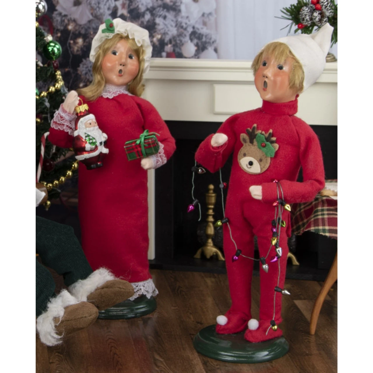 Byers' Choice Decorating Girl Caroler 7 Byers' Choice Decorating Girl Caroler - Image 5